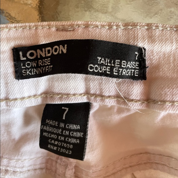 White shorts (knee lenght) - Picture 3 of 3